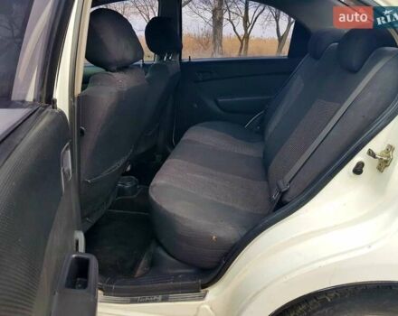 Белый Шевроле Авео, объемом двигателя 1.5 л и пробегом 160 тыс. км за 3400 $, фото 14 на Automoto.ua