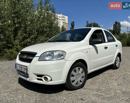 Белый Шевроле Авео, объемом двигателя 1.5 л и пробегом 252 тыс. км за 2900 $, фото 2 на Automoto.ua