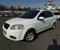 Белый Шевроле Авео, объемом двигателя 1.6 л и пробегом 433 тыс. км за 3900 $, фото 5 на Automoto.ua