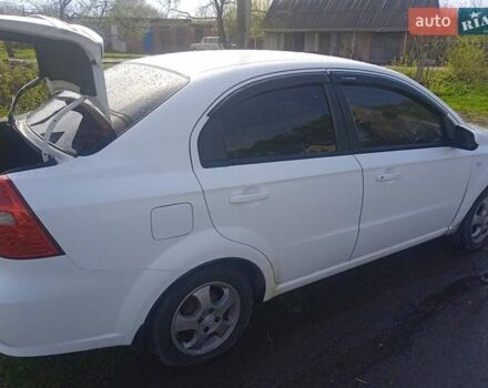 Белый Шевроле Авео, объемом двигателя 1.6 л и пробегом 260 тыс. км за 4600 $, фото 1 на Automoto.ua