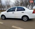 Белый Шевроле Авео, объемом двигателя 1.5 л и пробегом 160 тыс. км за 3400 $, фото 1 на Automoto.ua