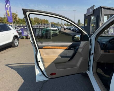 Белый Шевроле Авео, объемом двигателя 1.6 л и пробегом 433 тыс. км за 3900 $, фото 14 на Automoto.ua
