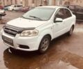 Белый Шевроле Авео, объемом двигателя 1.6 л и пробегом 200 тыс. км за 2300 $, фото 1 на Automoto.ua