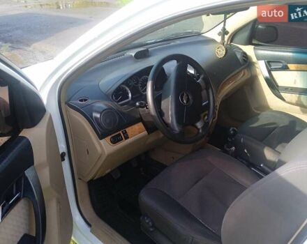 Белый Шевроле Авео, объемом двигателя 1.6 л и пробегом 260 тыс. км за 4600 $, фото 6 на Automoto.ua