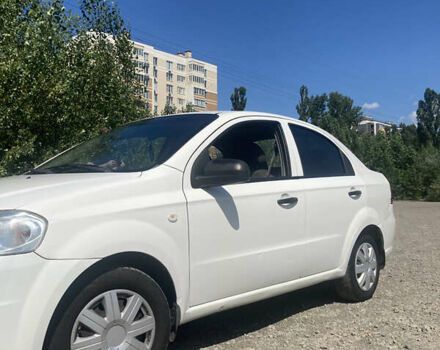 Белый Шевроле Авео, объемом двигателя 1.5 л и пробегом 252 тыс. км за 2900 $, фото 1 на Automoto.ua