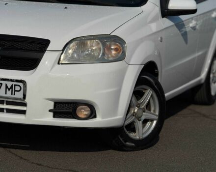 Белый Шевроле Авео, объемом двигателя 1.6 л и пробегом 433 тыс. км за 3900 $, фото 4 на Automoto.ua