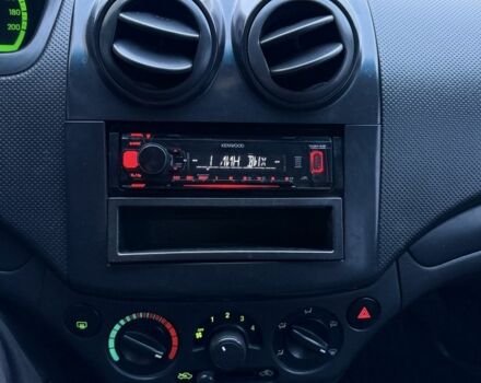 Белый Шевроле Авео, объемом двигателя 1.5 л и пробегом 276 тыс. км за 3500 $, фото 18 на Automoto.ua