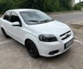 Белый Шевроле Авео, объемом двигателя 1.6 л и пробегом 300 тыс. км за 3010 $, фото 1 на Automoto.ua