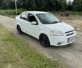 Белый Шевроле Авео, объемом двигателя 1.6 л и пробегом 183 тыс. км за 1200 $, фото 1 на Automoto.ua