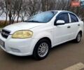 Белый Шевроле Авео, объемом двигателя 1.5 л и пробегом 160 тыс. км за 3400 $, фото 2 на Automoto.ua