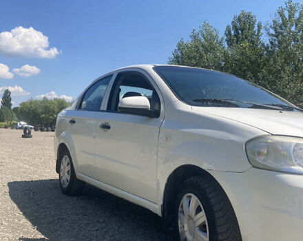 Белый Шевроле Авео, объемом двигателя 1.5 л и пробегом 252 тыс. км за 2900 $, фото 4 на Automoto.ua