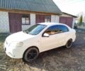Белый Шевроле Авео, объемом двигателя 1.6 л и пробегом 300 тыс. км за 2800 $, фото 1 на Automoto.ua
