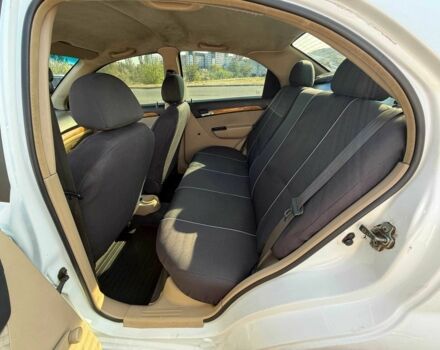 Белый Шевроле Авео, объемом двигателя 1.6 л и пробегом 433 тыс. км за 3900 $, фото 13 на Automoto.ua