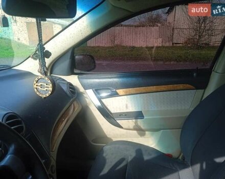 Белый Шевроле Авео, объемом двигателя 1.6 л и пробегом 260 тыс. км за 4600 $, фото 4 на Automoto.ua