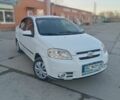 Белый Шевроле Авео, объемом двигателя 1.6 л и пробегом 200 тыс. км за 3550 $, фото 1 на Automoto.ua