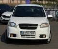 Белый Шевроле Авео, объемом двигателя 1.6 л и пробегом 433 тыс. км за 3900 $, фото 2 на Automoto.ua