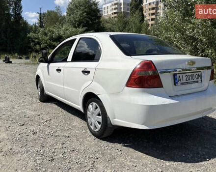 Белый Шевроле Авео, объемом двигателя 1.5 л и пробегом 260 тыс. км за 2700 $, фото 2 на Automoto.ua