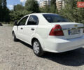 Белый Шевроле Авео, объемом двигателя 1.5 л и пробегом 260 тыс. км за 2700 $, фото 2 на Automoto.ua