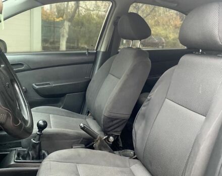 Белый Шевроле Авео, объемом двигателя 1.5 л и пробегом 403 тыс. км за 2500 $, фото 6 на Automoto.ua