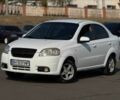 Белый Шевроле Авео, объемом двигателя 1.6 л и пробегом 433 тыс. км за 3900 $, фото 1 на Automoto.ua