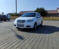 Белый Шевроле Авео, объемом двигателя 1.6 л и пробегом 200 тыс. км за 3150 $, фото 1 на Automoto.ua