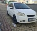 Белый Шевроле Авео, объемом двигателя 1.6 л и пробегом 305 тыс. км за 2800 $, фото 1 на Automoto.ua