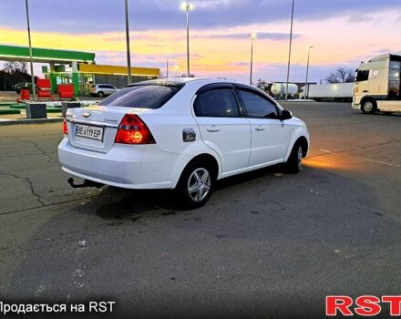 Белый Шевроле Авео, объемом двигателя 1.6 л и пробегом 202 тыс. км за 4350 $, фото 3 на Automoto.ua