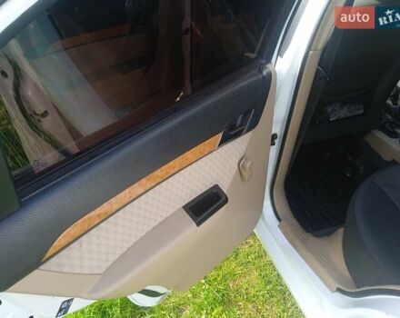 Белый Шевроле Авео, объемом двигателя 1.6 л и пробегом 260 тыс. км за 4600 $, фото 7 на Automoto.ua