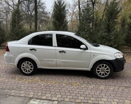 Белый Шевроле Авео, объемом двигателя 1.5 л и пробегом 84 тыс. км за 4200 $, фото 5 на Automoto.ua