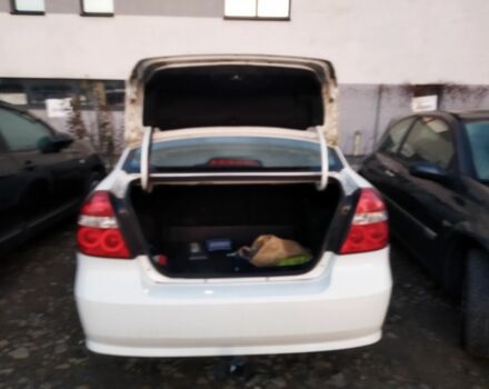 Білий Шевроле Авео, об'ємом двигуна 1.2 л та пробігом 250 тис. км за 3708 $, фото 6 на Automoto.ua