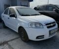 Белый Шевроле Авео, объемом двигателя 1.5 л и пробегом 200 тыс. км за 1500 $, фото 1 на Automoto.ua
