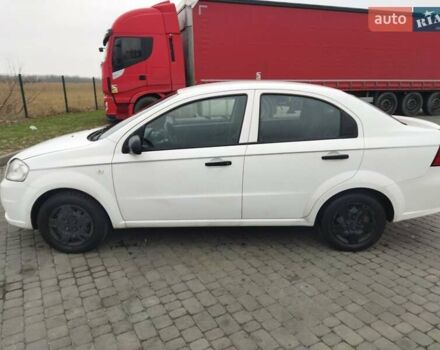 Белый Шевроле Авео, объемом двигателя 1.2 л и пробегом 255 тыс. км за 3709 $, фото 2 на Automoto.ua