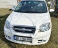 Белый Шевроле Авео, объемом двигателя 1.5 л и пробегом 300 тыс. км за 3800 $, фото 1 на Automoto.ua