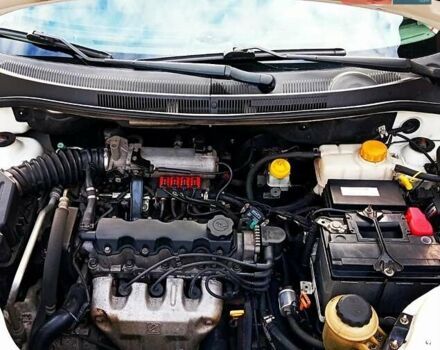 Білий Шевроле Авео, об'ємом двигуна 1.5 л та пробігом 230 тис. км за 5500 $, фото 4 на Automoto.ua