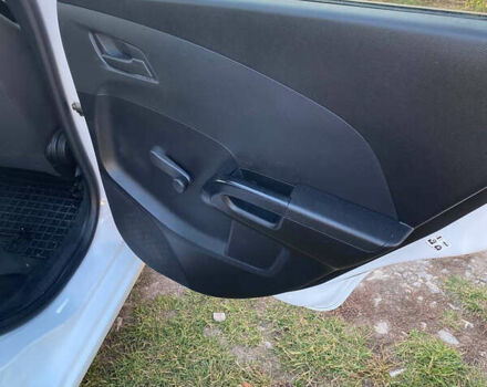 Белый Шевроле Авео, объемом двигателя 1.6 л и пробегом 140 тыс. км за 6350 $, фото 19 на Automoto.ua