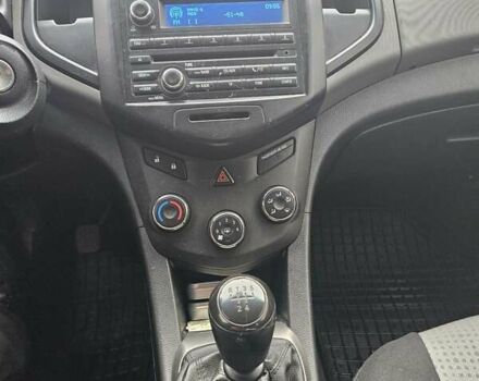 Белый Шевроле Авео, объемом двигателя 1.2 л и пробегом 270 тыс. км за 5000 $, фото 3 на Automoto.ua
