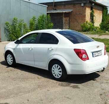 Белый Шевроле Авео, объемом двигателя 1.6 л и пробегом 173 тыс. км за 6000 $, фото 10 на Automoto.ua
