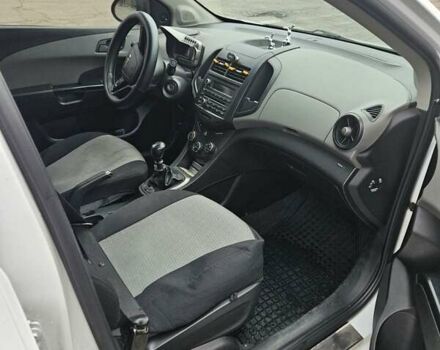 Белый Шевроле Авео, объемом двигателя 1.2 л и пробегом 270 тыс. км за 5000 $, фото 12 на Automoto.ua