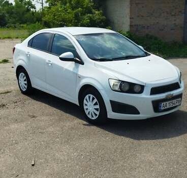 Белый Шевроле Авео, объемом двигателя 1.6 л и пробегом 173 тыс. км за 6000 $, фото 16 на Automoto.ua