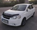 Белый Шевроле Авео, объемом двигателя 1.5 л и пробегом 290 тыс. км за 3500 $, фото 1 на Automoto.ua