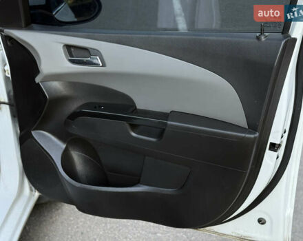 Белый Шевроле Авео, объемом двигателя 1.6 л и пробегом 130 тыс. км за 5800 $, фото 16 на Automoto.ua