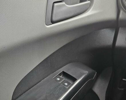 Белый Шевроле Авео, объемом двигателя 1.2 л и пробегом 270 тыс. км за 5000 $, фото 2 на Automoto.ua