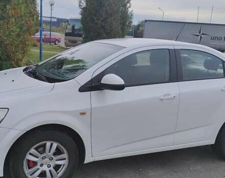 Белый Шевроле Авео, объемом двигателя 1.23 л и пробегом 175 тыс. км за 5500 $, фото 1 на Automoto.ua