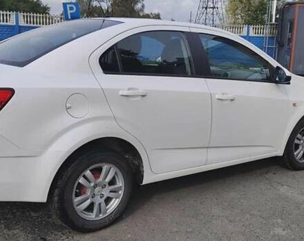 Белый Шевроле Авео, объемом двигателя 1.23 л и пробегом 175 тыс. км за 5500 $, фото 7 на Automoto.ua