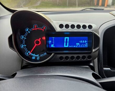 Белый Шевроле Авео, объемом двигателя 1.2 л и пробегом 270 тыс. км за 5300 $, фото 5 на Automoto.ua