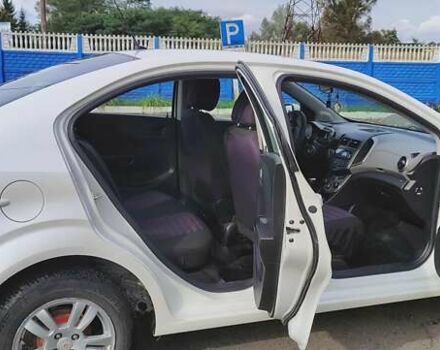 Белый Шевроле Авео, объемом двигателя 1.23 л и пробегом 175 тыс. км за 5500 $, фото 10 на Automoto.ua