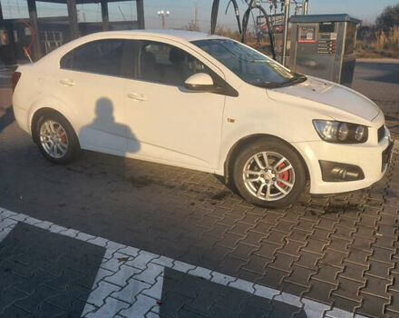 Белый Шевроле Авео, объемом двигателя 1.6 л и пробегом 140 тыс. км за 6700 $, фото 1 на Automoto.ua