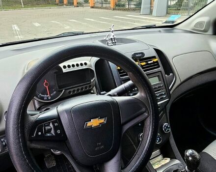 Белый Шевроле Авео, объемом двигателя 1.2 л и пробегом 270 тыс. км за 5300 $, фото 3 на Automoto.ua