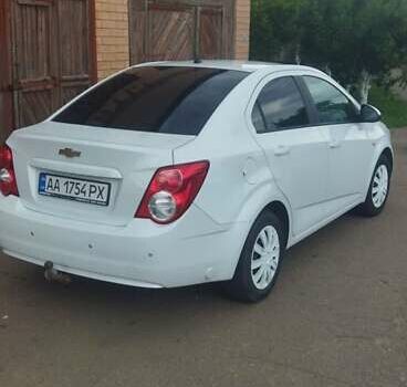 Белый Шевроле Авео, объемом двигателя 1.6 л и пробегом 173 тыс. км за 6000 $, фото 14 на Automoto.ua