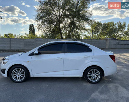 Белый Шевроле Авео, объемом двигателя 1.6 л и пробегом 235 тыс. км за 5399 $, фото 3 на Automoto.ua